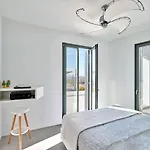 فيلة In Paros Nest *