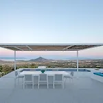 فيلة In Paros Nest