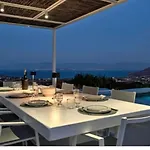 فيلة In Paros Nest *