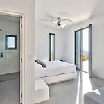 فيلة In Paros Nest